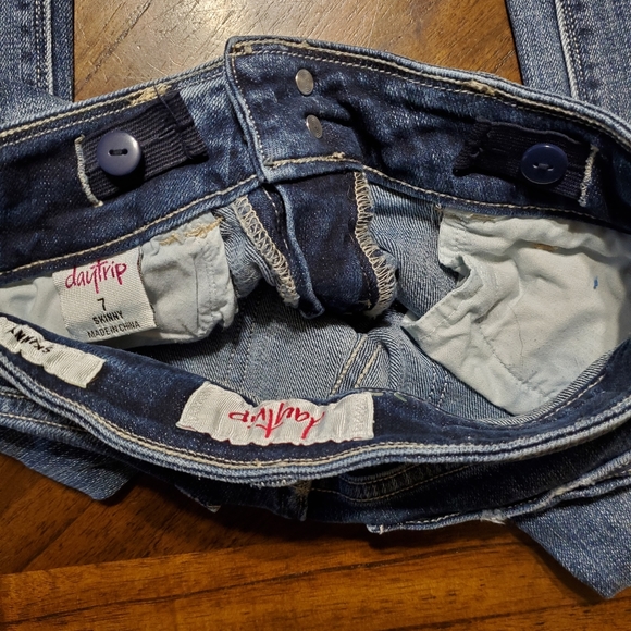 Girls Daytrip Jeans - Picture 3 of 3